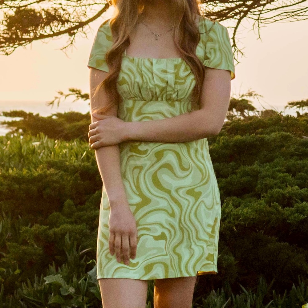 Super cute “mod” look dress size small